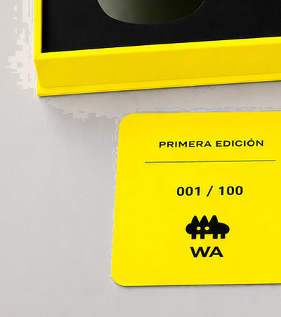 Tarjeta Primera Edición numerada 001–100